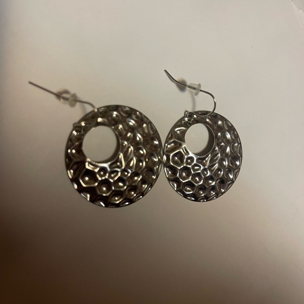 Round textured earrings
